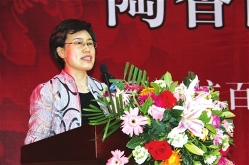 洛陽市委常委、組織部部長，洛陽市關(guān)心下一代工作委員會主任陳向平致辭