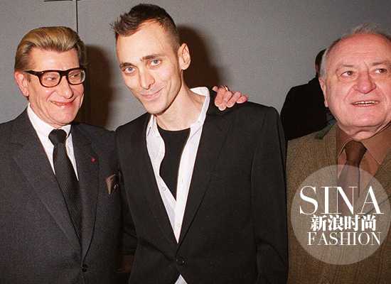 Yves-Saint-Laurent、Hedi-Slimane、Pierre-Bergé在Dior后臺(tái)的合影