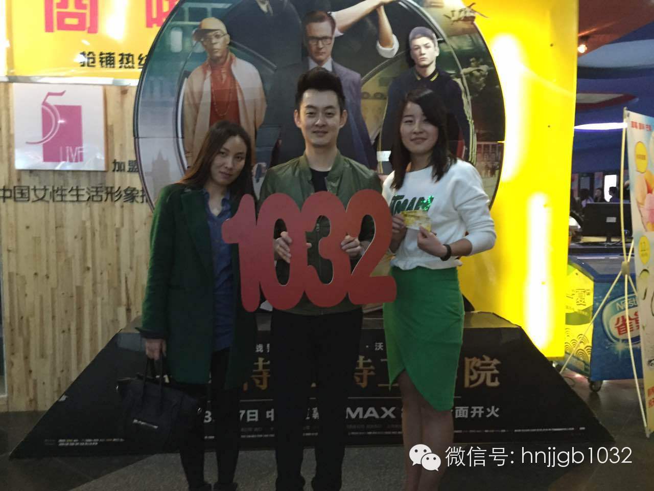 傳說(shuō)中的Johnny終于現(xiàn)身啦！還是美女魅力大哦。帥哥美女好養(yǎng)眼，小編忍不住要多看幾眼呢。