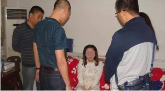 警方抓捕嫌疑人龐某衛(wèi)現(xiàn)場(chǎng)。警方供圖