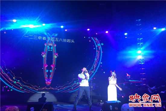 丁當(dāng)現(xiàn)場分享了她的代表曲目，《猜不透》全場大合唱，歌手嚴(yán)爵充分展現(xiàn)創(chuàng)作型歌手的特點。