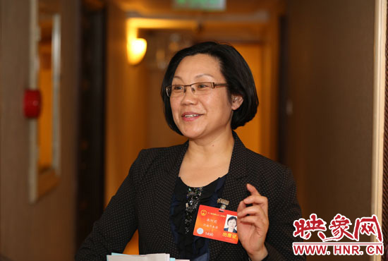 全國人大代表、商丘市實驗小學(xué)校長高阿莉做客映象網(wǎng)兩會微視。