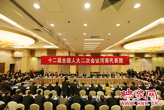 3月5日下午，第十二屆全國人代會河南代表團(tuán)召開全體會議，議論政府工作報告。