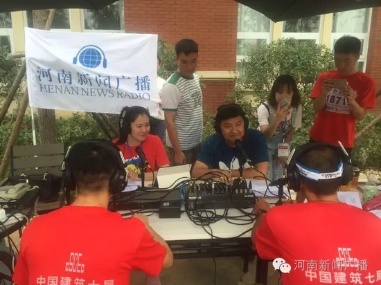 直播間被圍觀群眾包圍啦，是不是沒有看過我們的直播？