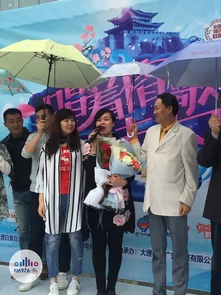 海波瞞著妻子，請來妻子的家人，耿梅驚喜感動，喜極而泣~