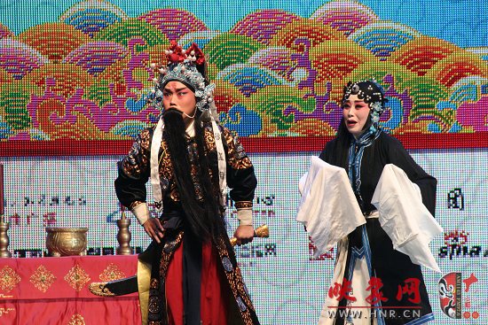 張派傳人方素珍（左）、馬瑞（右）演唱折子戲《韓琪殺廟》一折