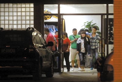 2012年9月17日，廠橋小學(xué)門口，一女子駕車錯(cuò)將油門當(dāng)剎車，撞死一男學(xué)生。