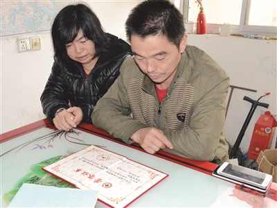 如今，劉圓父母想念女兒時(shí)只能看著榮譽(yù)證書發(fā)呆