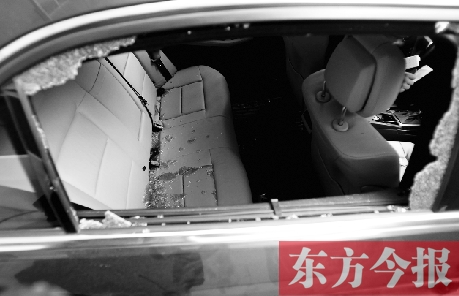 前日晚，鄭州市順河路一家屬院，一輛汽車被撬，物品被盜