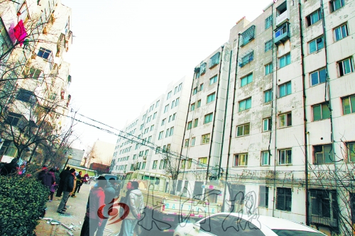 鄭州市瑞達(dá)路啟明村小區(qū)一戶居民家中（紅圈標(biāo)示處），天然氣發(fā)生爆炸。