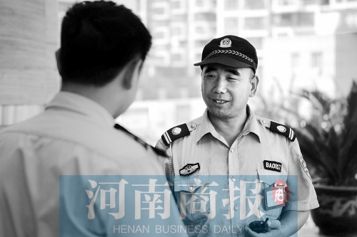 現(xiàn)在的劉阿春，在鄭州一家酒店當(dāng)保安經(jīng)理
