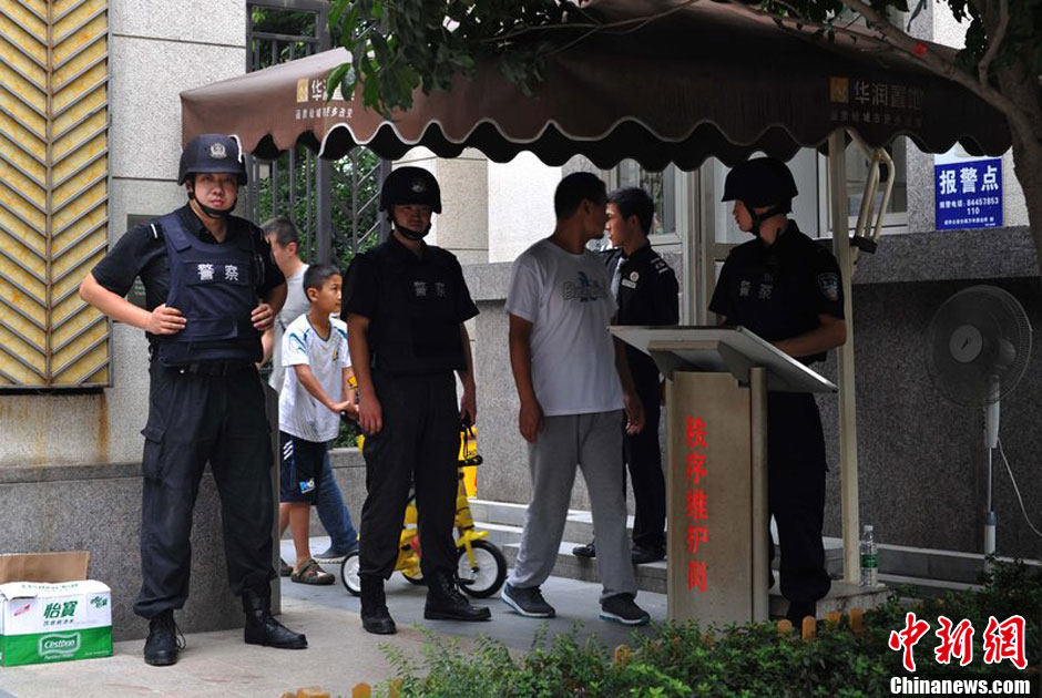 7月31日，成都成華區(qū)二十四城小區(qū)發(fā)生警匪槍?xiě)?zhàn)。