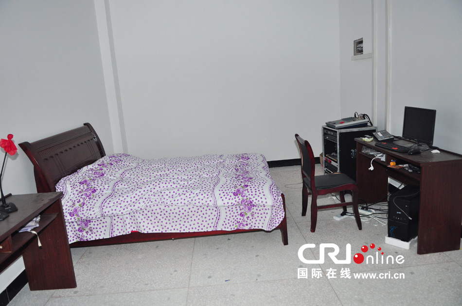 2013年10月21日，長(zhǎng)沙云蓋村欠債千萬(wàn)新建的豪華村部樓。