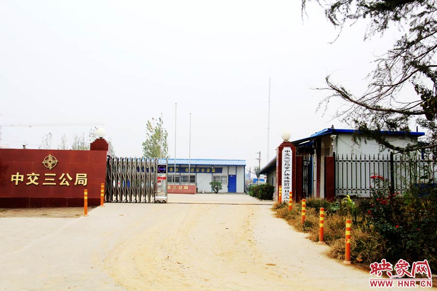 鄭州市京廣快速路南段三工區(qū)項(xiàng)目部還未撤離。