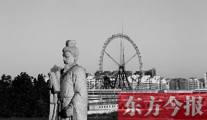 16日，從中原福塔基座平臺看向世紀歡樂園的景象