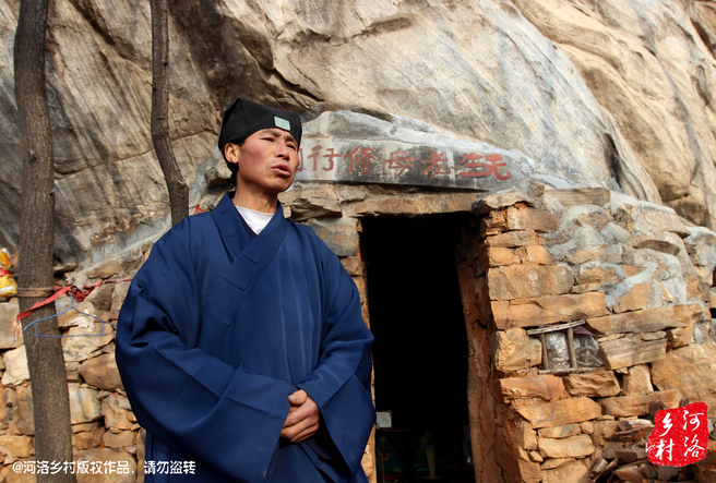 在這個山洞住多久，他沒有時間表，他說要看自己的內(nèi)心，修行夠了就離開，如果需要繼續(xù)修行，就從這里“安老病死