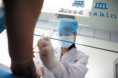 2010年5月，北京艾滋病毒攜帶者可以進(jìn)行快速檢測。新京報資料圖片 韓萌 攝