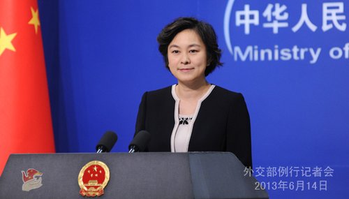 2013年6月14日，外交部發(fā)言人華春瑩主持例行記者會。