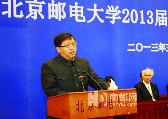 3月25日,方濱興出席北郵2013屆研究生畢業(yè)典禮并講話。資料圖片