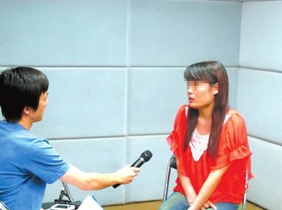 醫(yī)藥代表王慧在接受媒體采訪。記者 袁國(guó)禮/攝