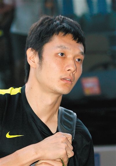 楊智 足球守門員,現(xiàn)效力于北京國安隊(duì),為國家隊(duì)守門員。