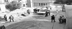 警車視而不見。（視頻截圖）