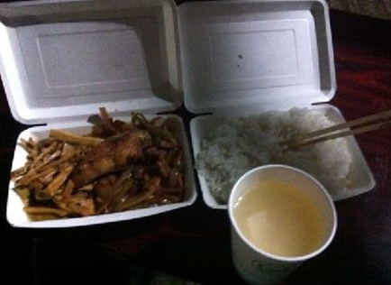 45元的盒飯,三菜一湯。