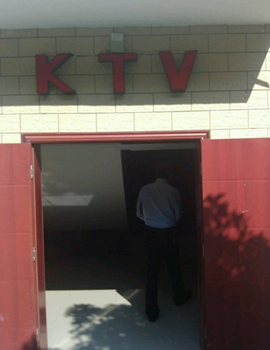 陜西留壩縣委黨校內(nèi)KTV。網(wǎng)友微博截圖