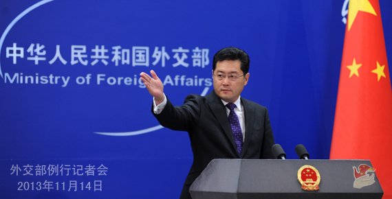 2013年11月14日，外交部發(fā)言人秦剛主持例行記者會(huì)。
