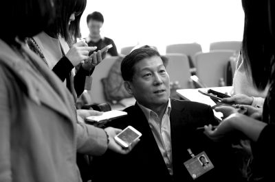昨天，北京市高院院長(zhǎng)慕平接受媒體采訪。京華時(shí)報(bào)記者張斌攝