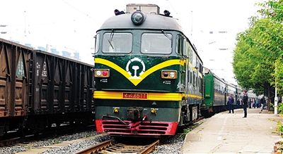 綠皮車 較早的老式火車，客車車廂以綠色為主