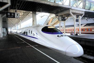 　白皮車 動(dòng)車，高鐵基本全白色
