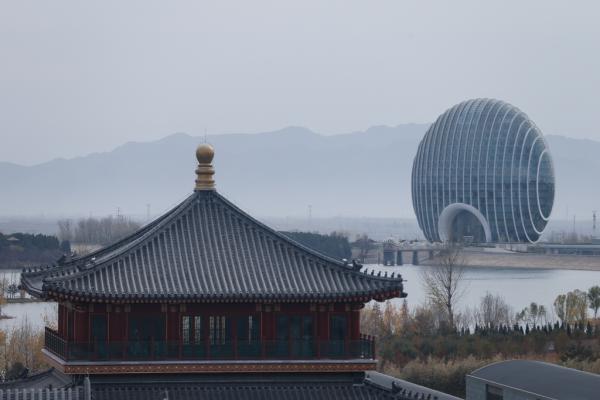 　因APEC會(huì)議籌備，雁棲湖景區(qū)于10月25日關(guān)閉至11月14日重新開(kāi)放。 劉行喆 澎湃資料