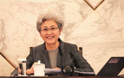 3月4日，十二屆全國(guó)人大三次會(huì)議在人民大會(huì)堂舉行新聞發(fā)布會(huì)，大會(huì)發(fā)言人傅瑩回答中外記者的提問(wèn)。