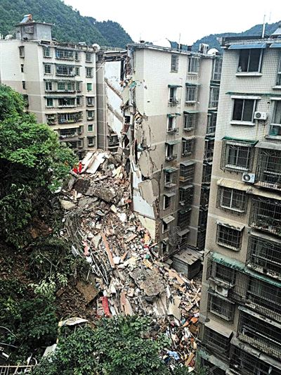  昨日，貴陽(yáng)市云巖區(qū)一棟9層居民樓垮塌，16人失聯(lián)。新華社發(fā)
