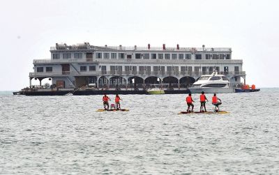 位于三亞市大東海附近海域的海上會所3月22日攝。新華社發(fā)
