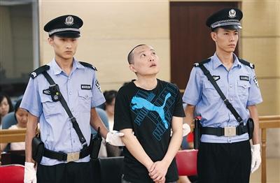 陳曉鵬在西城法院受審。記者 尹亞飛 攝