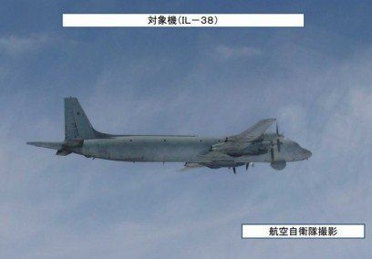 日本自衛(wèi)隊(duì)?wèi)?zhàn)機(jī)拍到的俄國(guó)軍機(jī)。