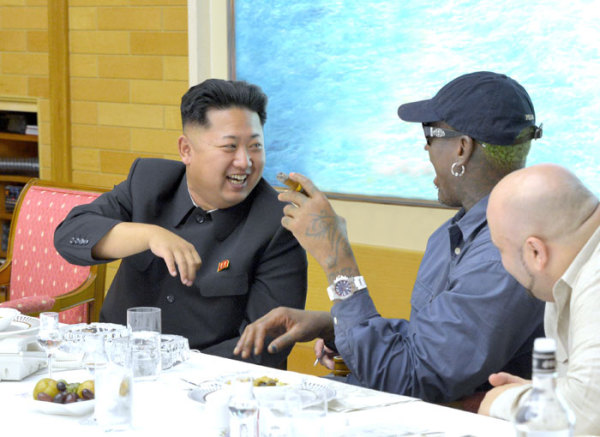 近日，朝鮮最高領(lǐng)導(dǎo)人金正恩已在平壤再次會(huì)見(jiàn)并宴請(qǐng)了正在朝鮮訪問(wèn)的前美國(guó)全國(guó)籃球協(xié)會(huì)(NBA)球星羅德