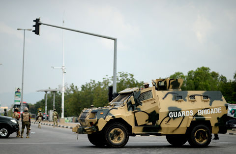 近日，尼軍警加強(qiáng)了對(duì)首都區(qū)的安保。 李涼 攝