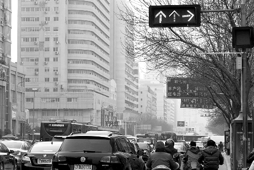 新交規(guī)“黃恐”引發(fā)擁堵？ 這個真的有！