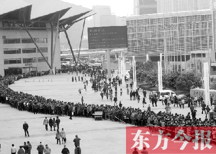 3月2日，在鄭州國際會展中心，河南省春季人才招聘會舉行，六萬五千名求職者扎堆求職
