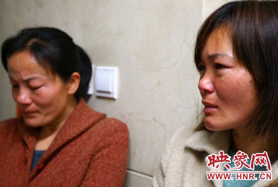 提及現(xiàn)狀，柴小快的女兒不住流淚。