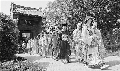5月1日,大型實景劇《慈禧駕臨康百萬莊園》將在鞏義康百萬莊園首演。