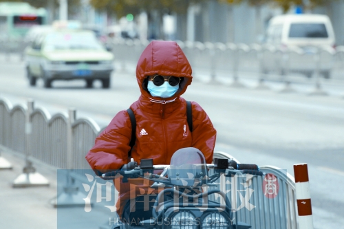 全副武裝，抵抗寒風(fēng)
