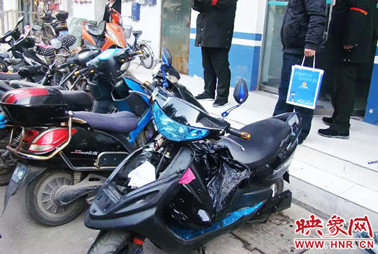 被撬的電動(dòng)車(chē)。