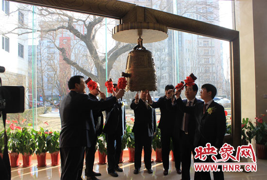 1月7日，在全國股份轉(zhuǎn)讓系統(tǒng)（即新三板），伴隨著開市寶鐘的敲響，山水園林股份有限公司正式登陸新三板。
