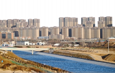 鄭州市西南角，南水北調(diào)渠旁新建的樓盤。