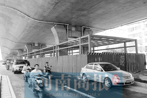 建設(shè)中的隴海路快速公交站臺(tái)，這條線路或取名B5