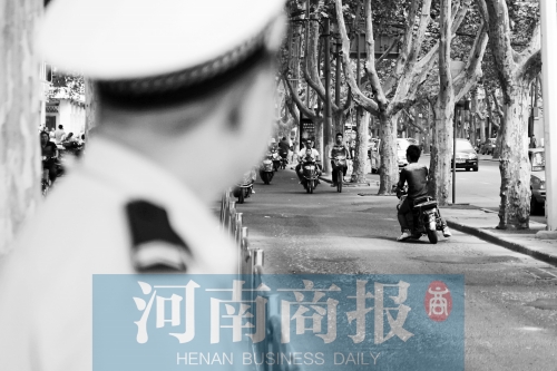有警察，趕緊掉頭！